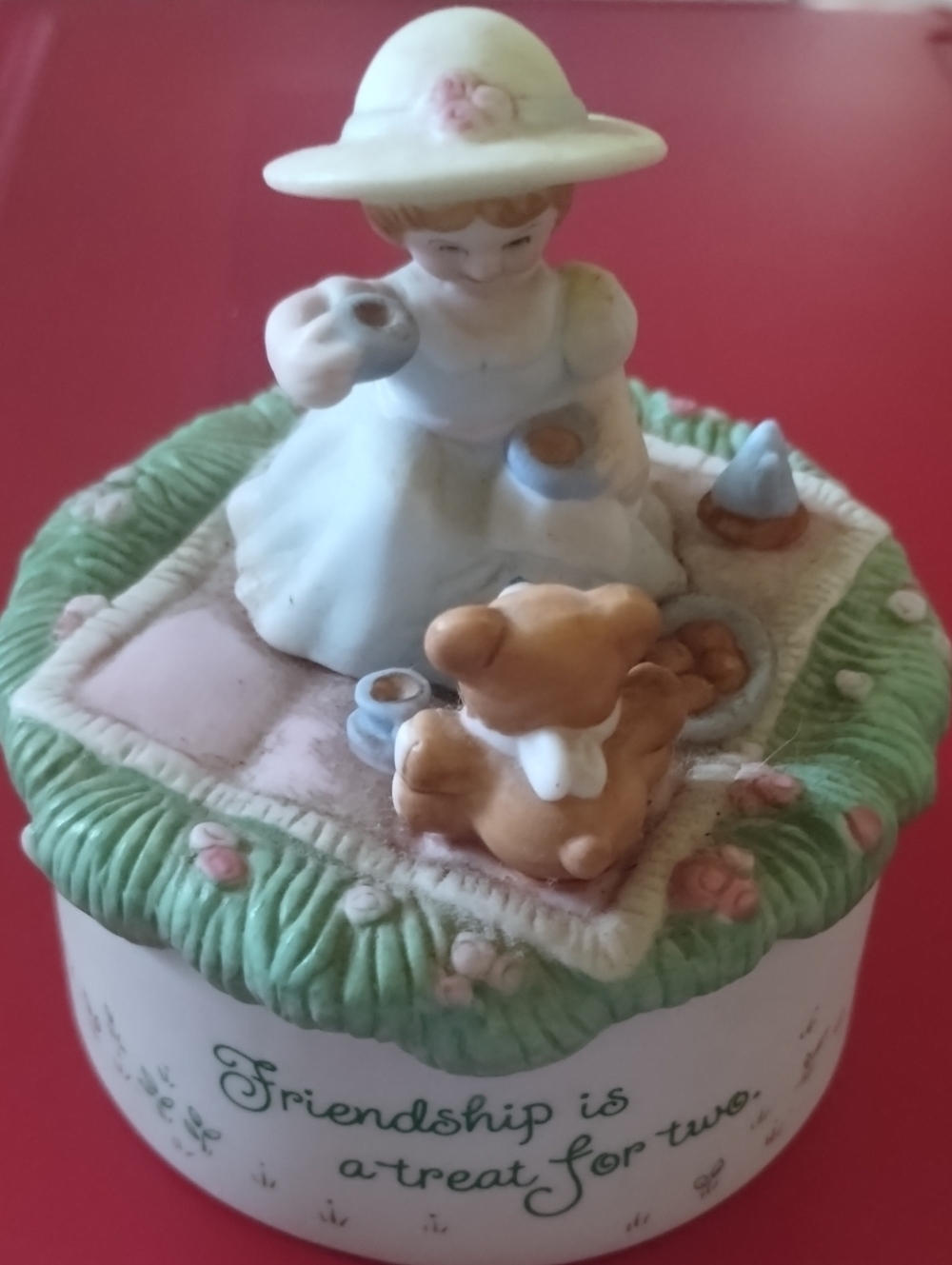 Friendship Is a Treat for Two Ceramic Music Box - White, Green, Pink